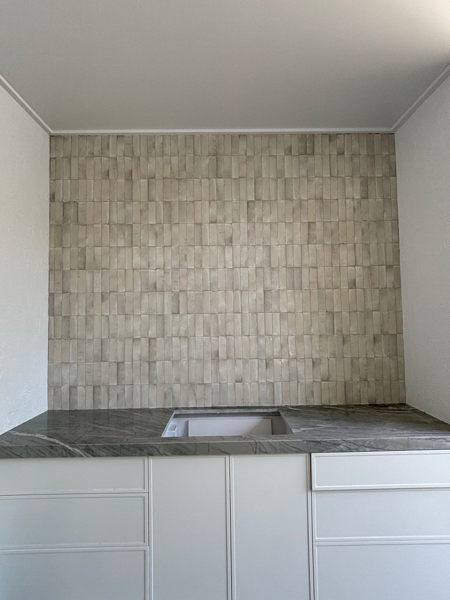 Vertical stack splashback — Noosa Heads